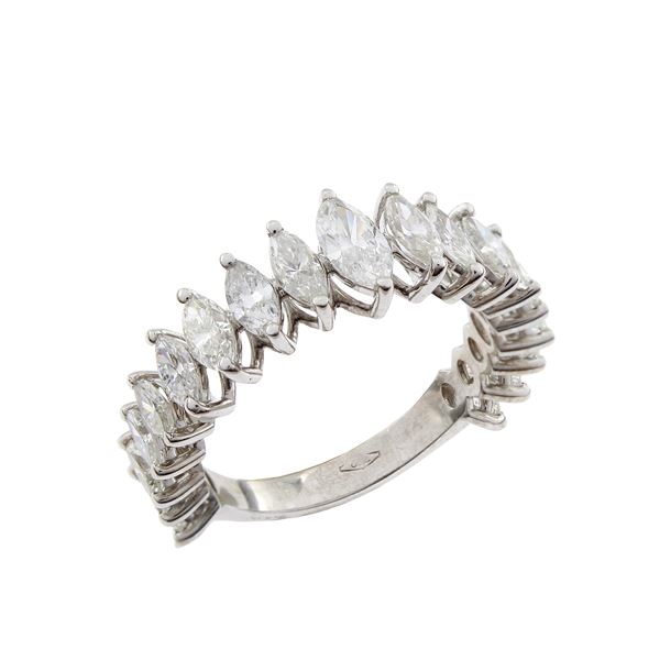 Anello rivière in oro bianco 18kt e diamanti