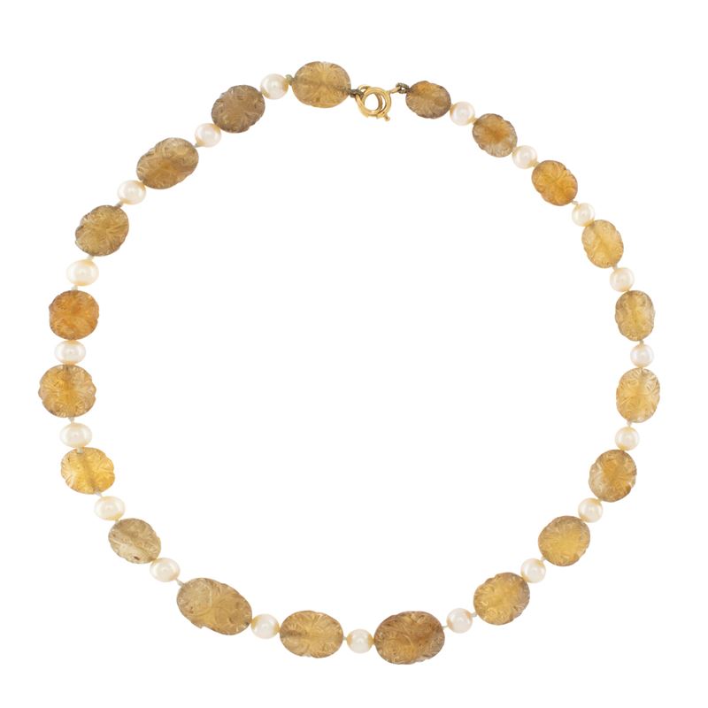 Collana con perle alternte a quarzi citrini incisi