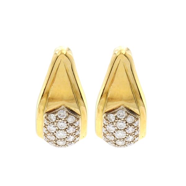 Orecchini a lobo in oro giallo 18kt e diamanti