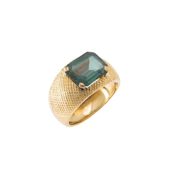 Anello in oro giallo 14kt e tormalina verde  - Asta Gioielli Orologi e Fashion Vintage Web Only - Colasanti Casa d'Aste