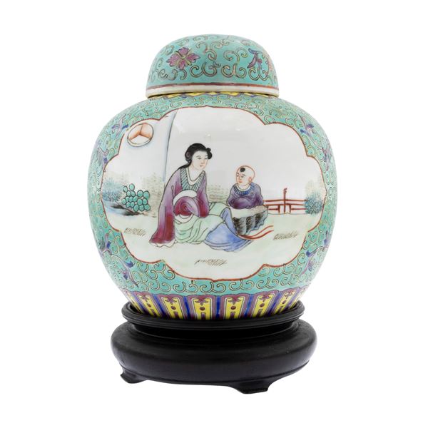 Polychrome enamel porcelain potiche