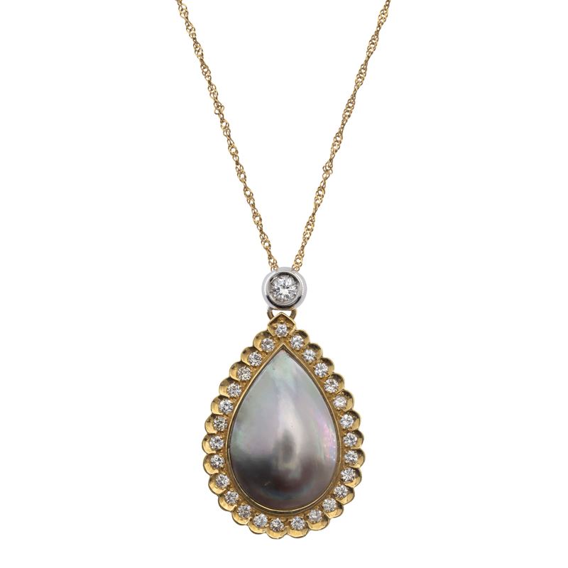 Pendente in Oro Giallo 18kt Madreperla e Diamanti