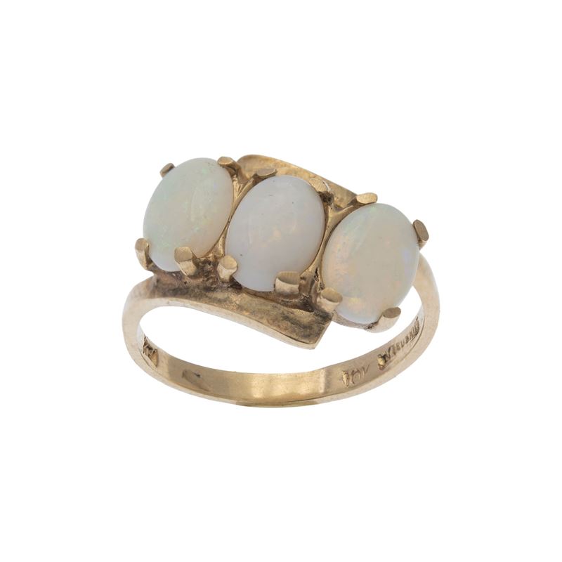 Anello in oro giallo 14kt e tre opali arlecchino