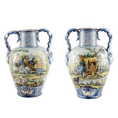 Coppia di Grandi Vasi Biansati in Maiolica Policroma