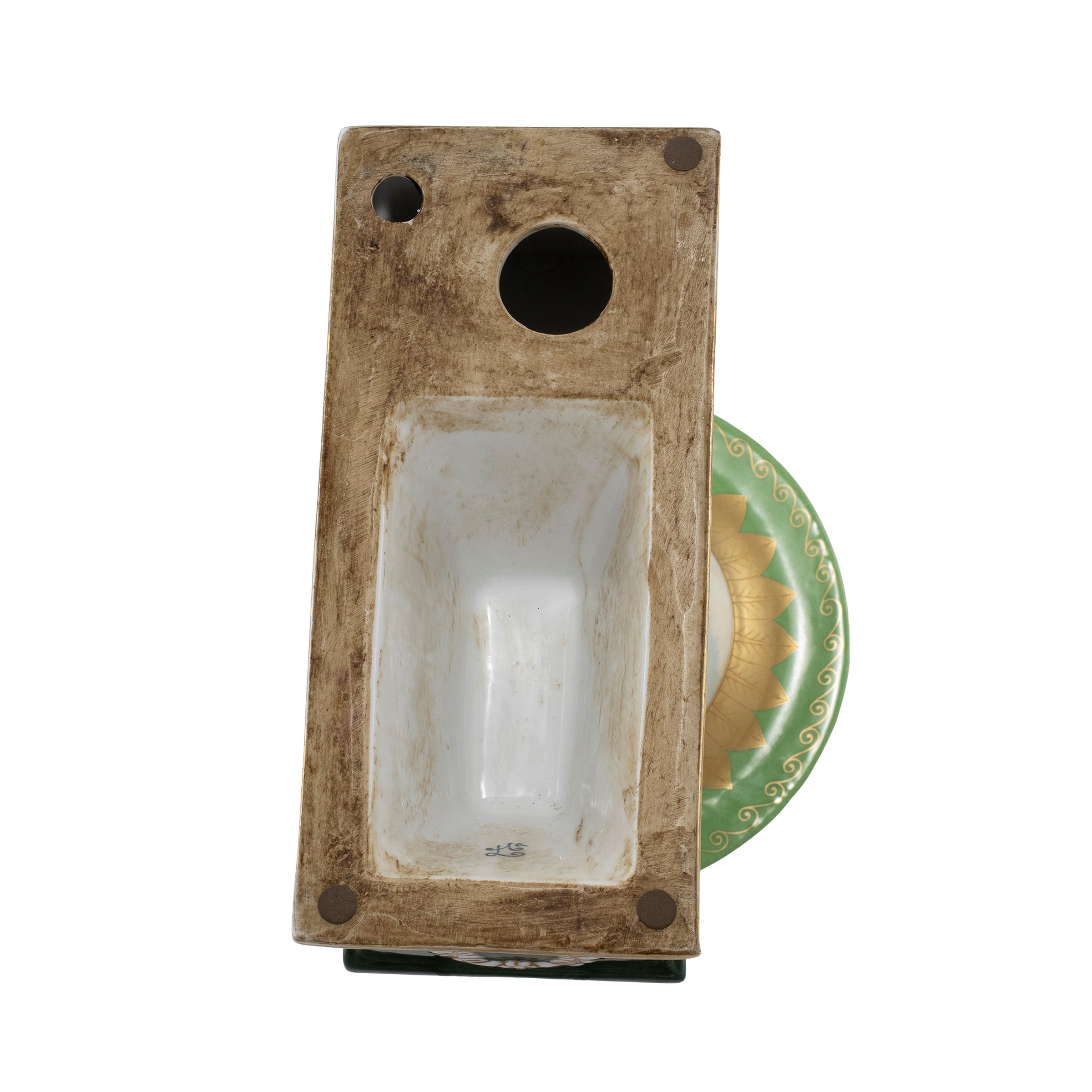 Coppia di vasi a cornucopia in porcellana policroma e parzialmente dorata