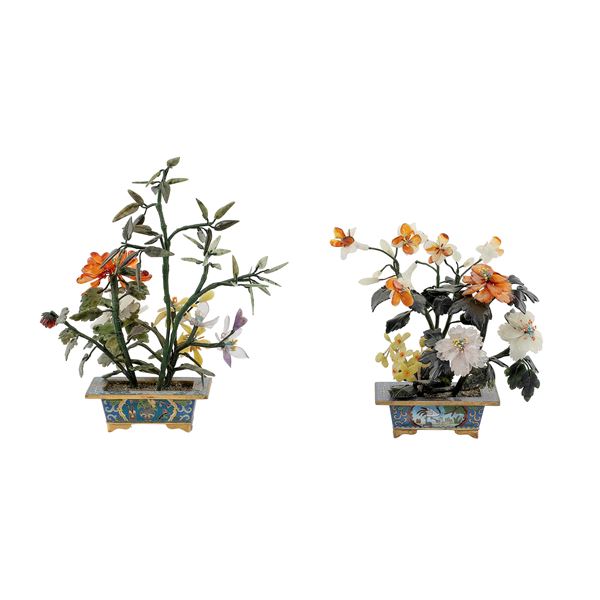 Coppia di vasetti in smalto cloissonè con fiori in pietre dure  (Cina, XX Sec.)  - Asta Dipinti Antichi e Fine Art - Colasanti Casa d'Aste