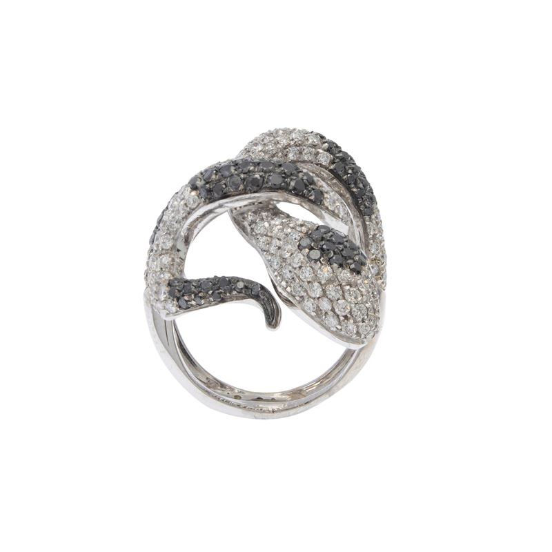 Anello a serpente in oro bianco 18kt e diamanti