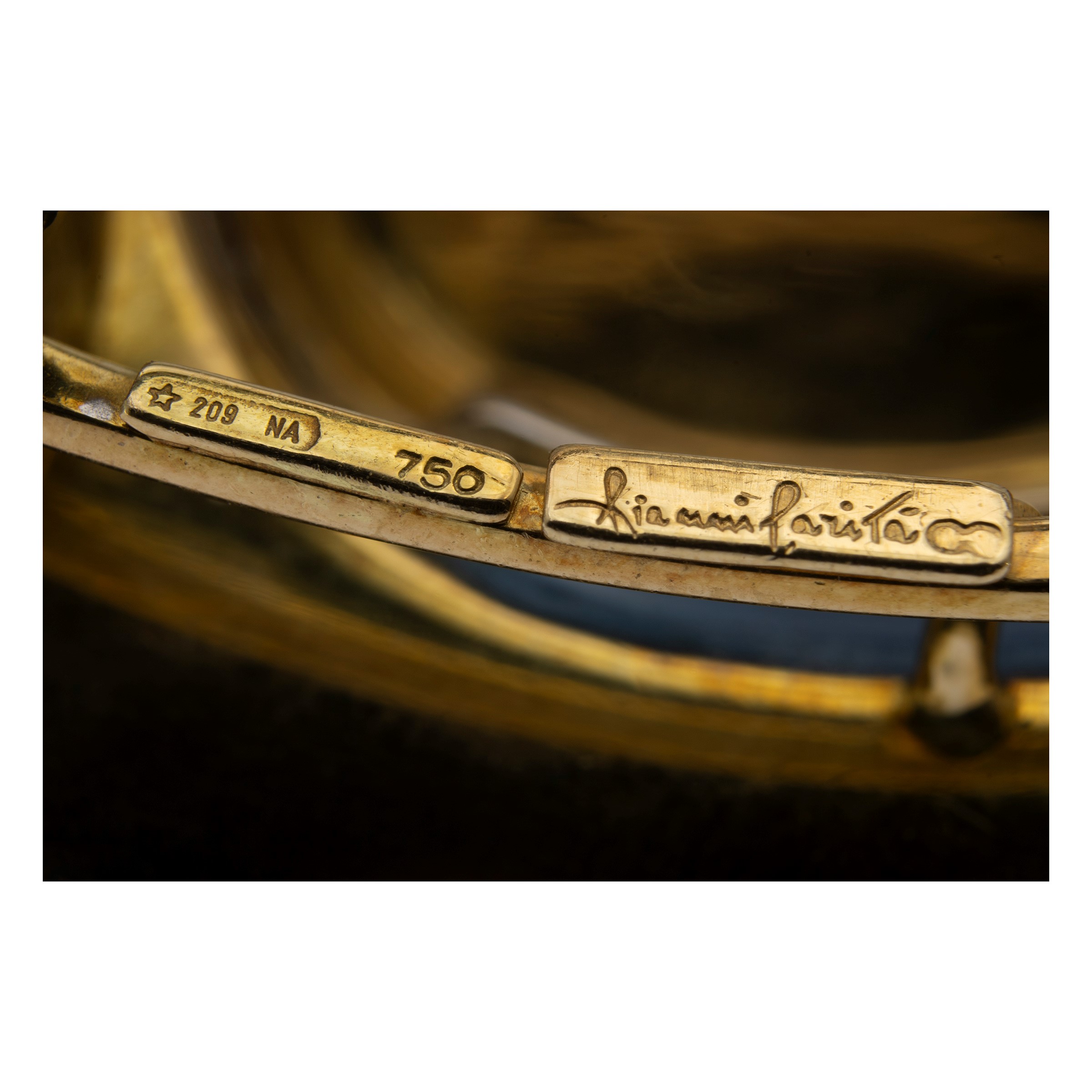 Gianni Carità spilla cappello in oro giallo 18kt e smalto policromo