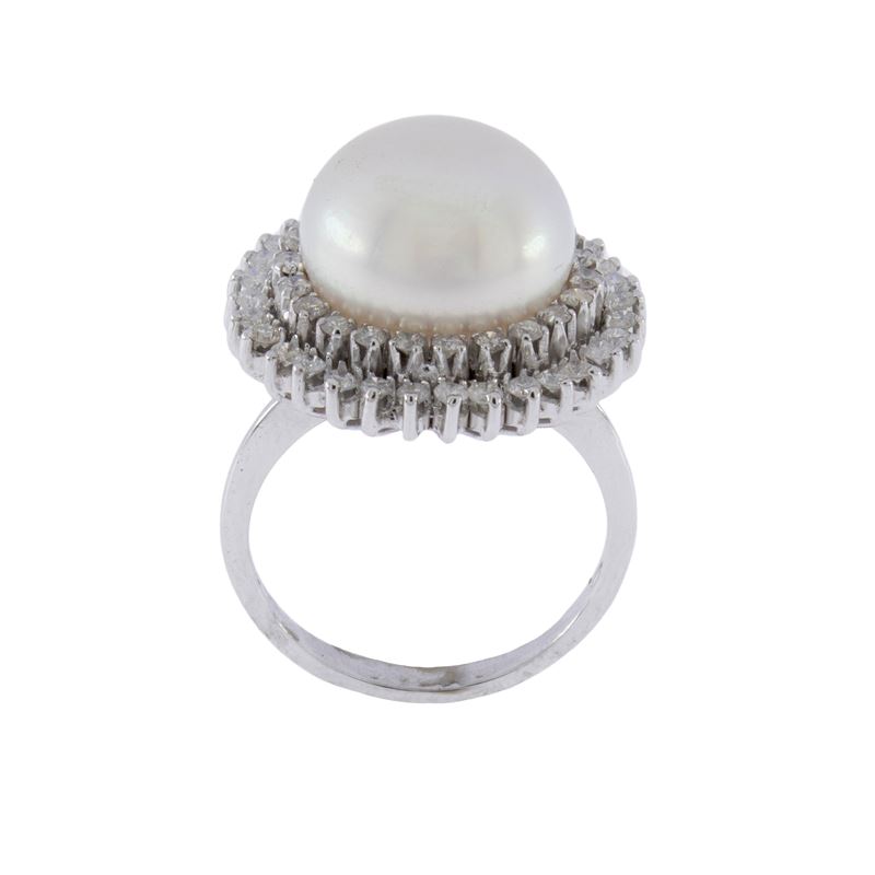 Anello in oro bianco 18kt perla South Sea e diamanti