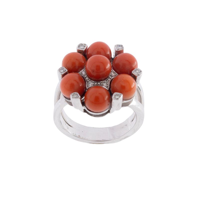 Anello in Oro Bianco 18kt Corallo e Diamanti
