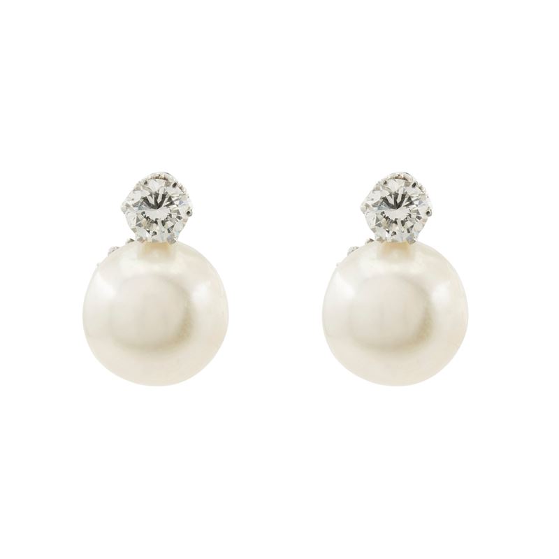 Orecchini a lobo in oro bianco 18kt due perle coltivate