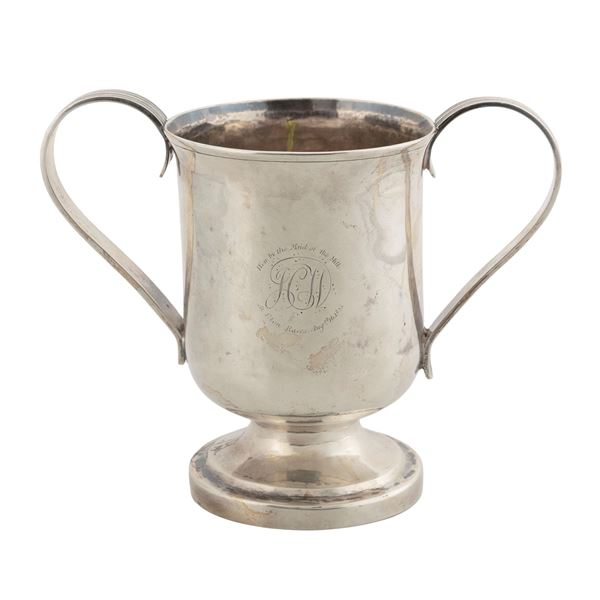 Coppa in argento a due manici