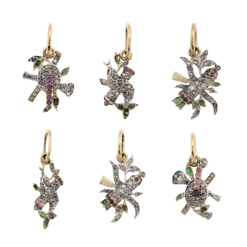 Sei Antichi Charms in Oro e Argento