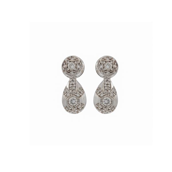 Orecchini pendenti in oro bianco 18kt e diamanti