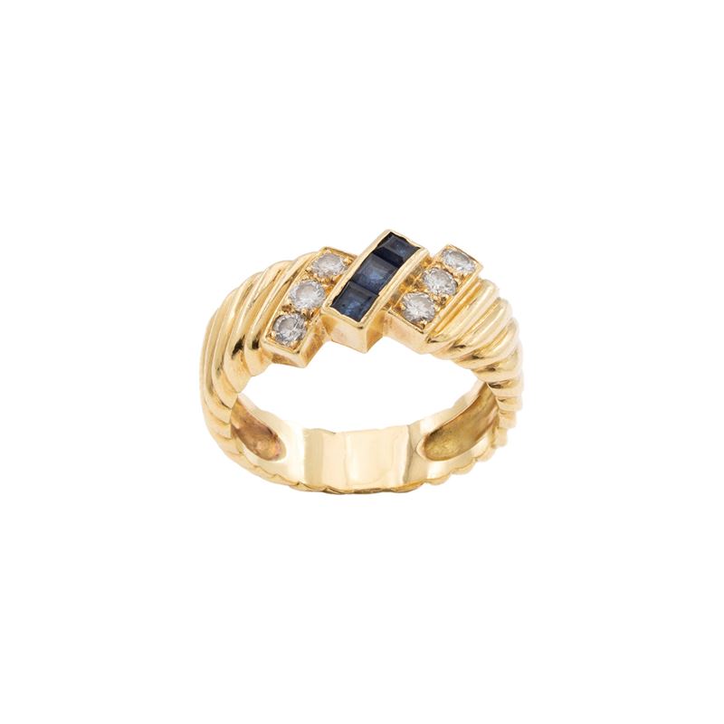 Anello in Oro Giallo 18kt Zaffiri Carré e Diamanti