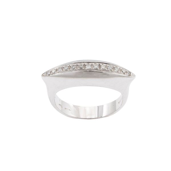 Anello in oro bianco 18kt e diamanti