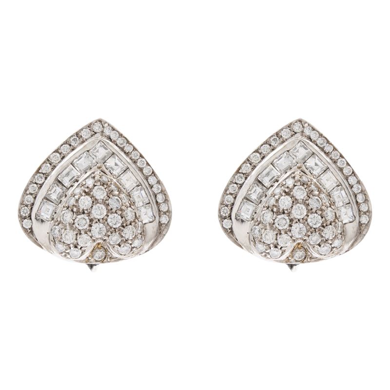 Orecchini a Lobo in Oro Bianco 18kt e Diamanti