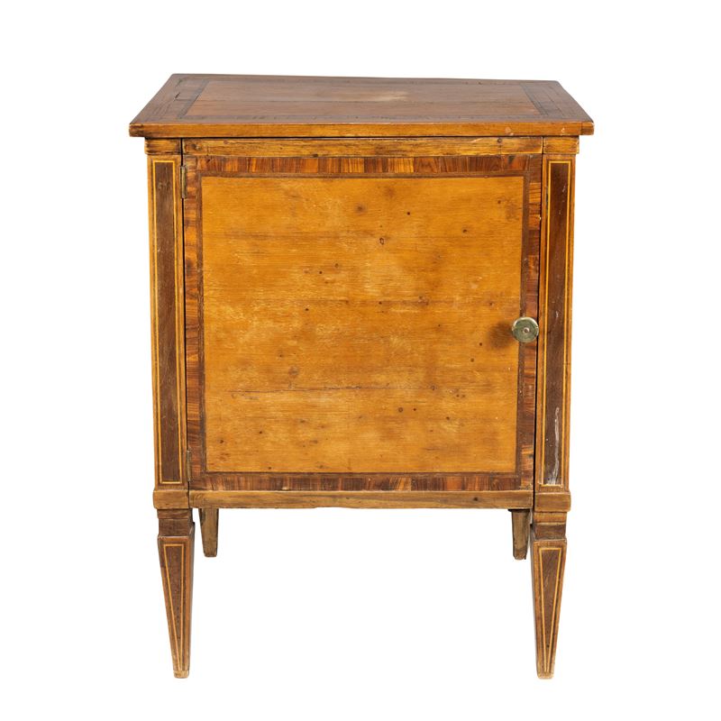 Comodino lastronato in legno di frutto