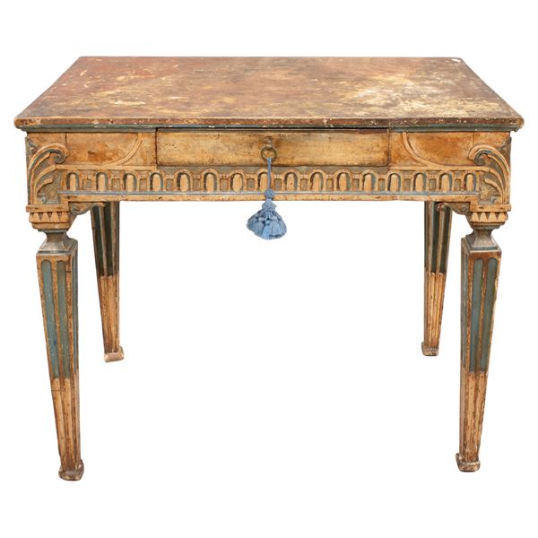 Lacquered wood desk table