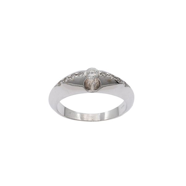 Anello in oro bianco 18kt e diamanti
