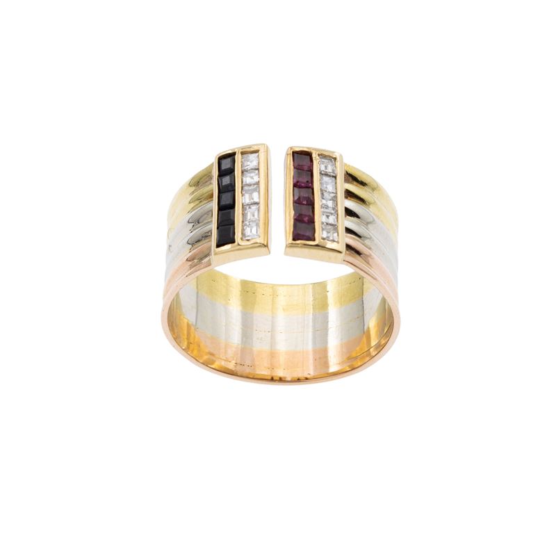 Anello in oro a tre colori 18kt diamanti, rubini e zaffiri