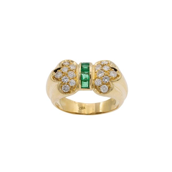 Anello in oro giallo 18kt smeraldi e diamanti