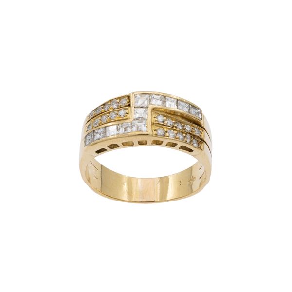 Anello in oro giallo 18kt e diamanti