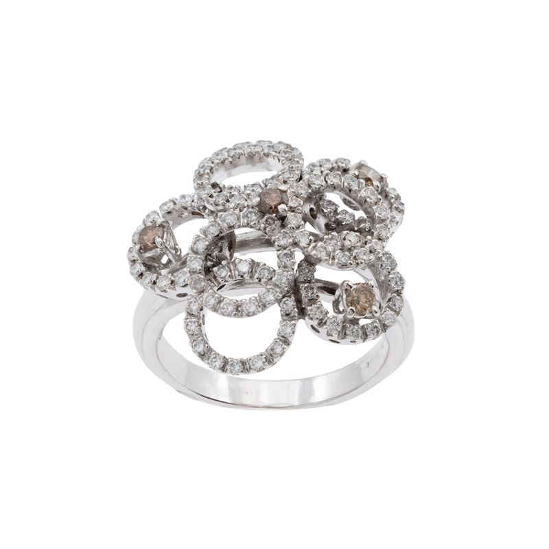 Anello cerchi in oro bianco 18kt e diamanti