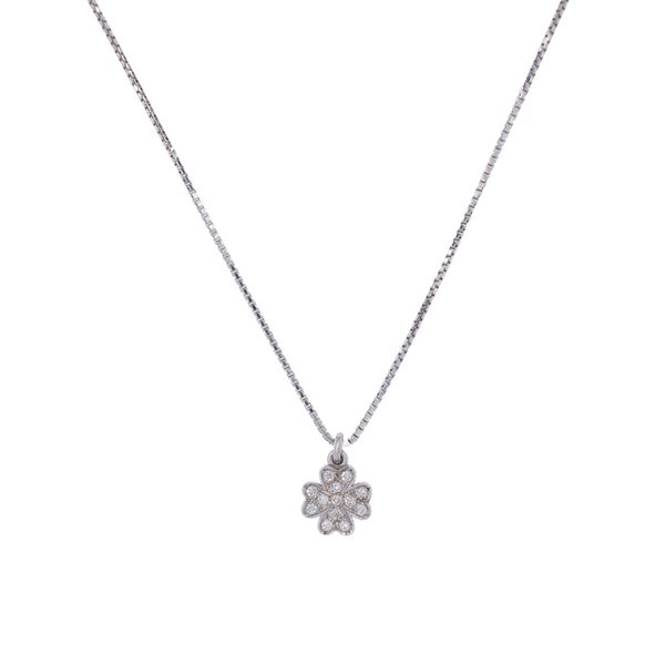 Collana con pendente quadrifoglio in oro bianco 18kt e diamanti