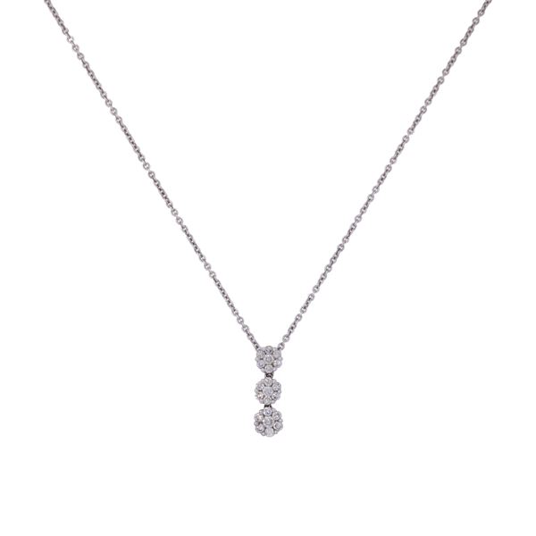 Collana con pendente a tre fiori  in oro bianco 18kt e diamanti