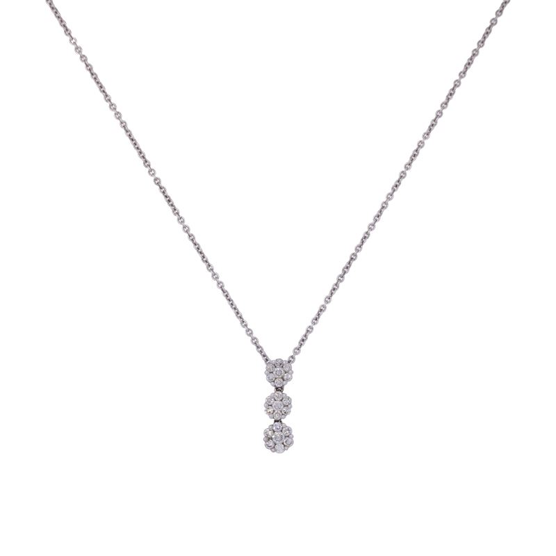 Collana con pendente a tre fiori in oro bianco 18kt e diamanti