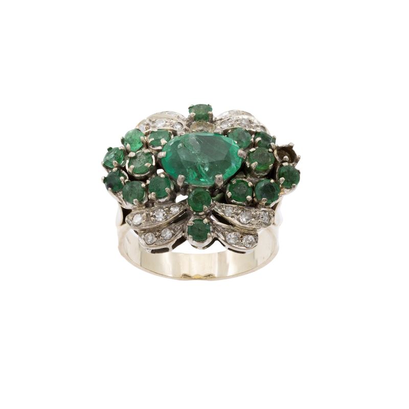Anello in Oro Bianco 18kt Smeraldi e Diamanti