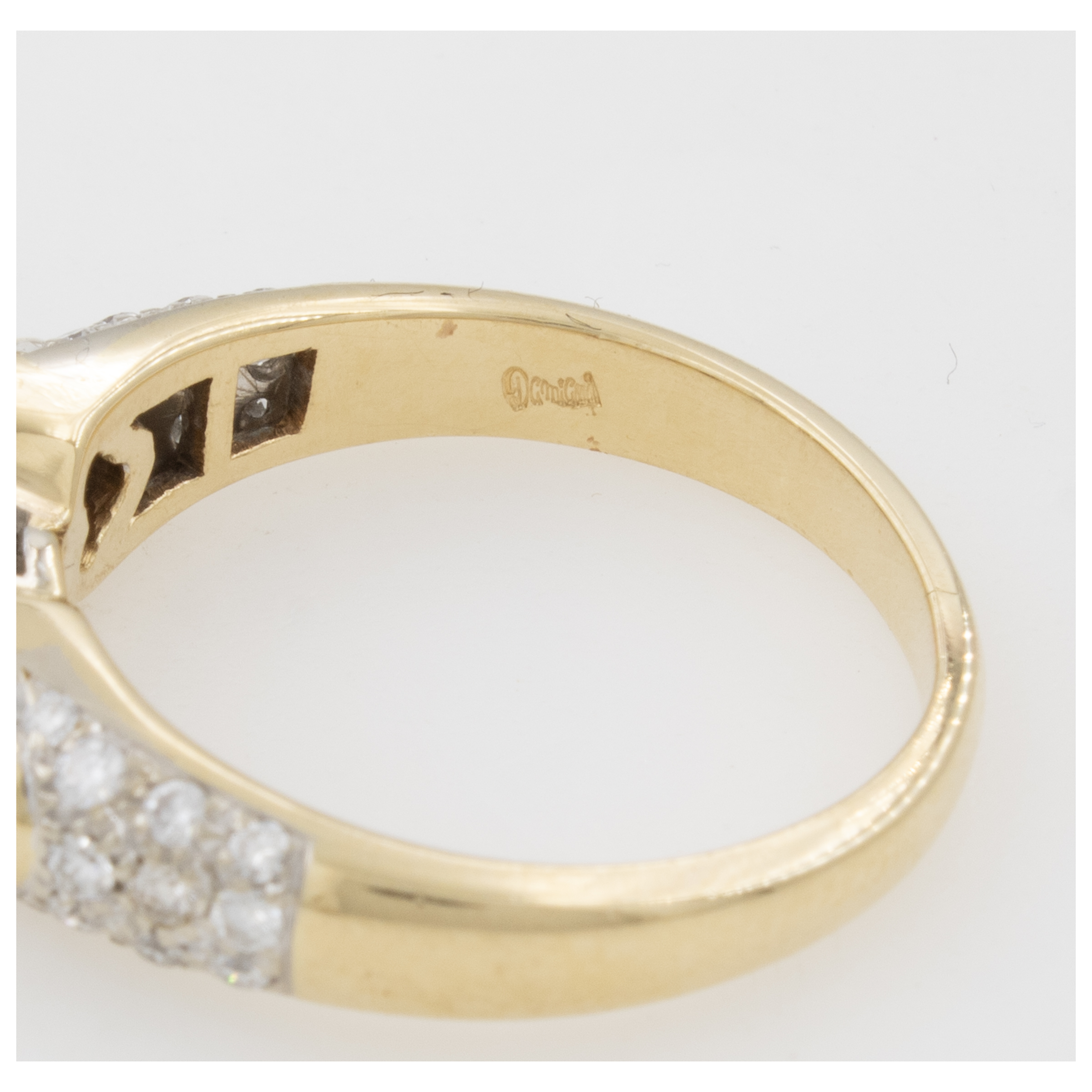 Damiani Anello in Oro Giallo 18kt con un Diamante Naturale