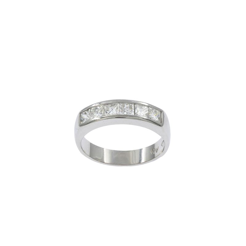 Anello Mezza Fede in Platino e Diamanti