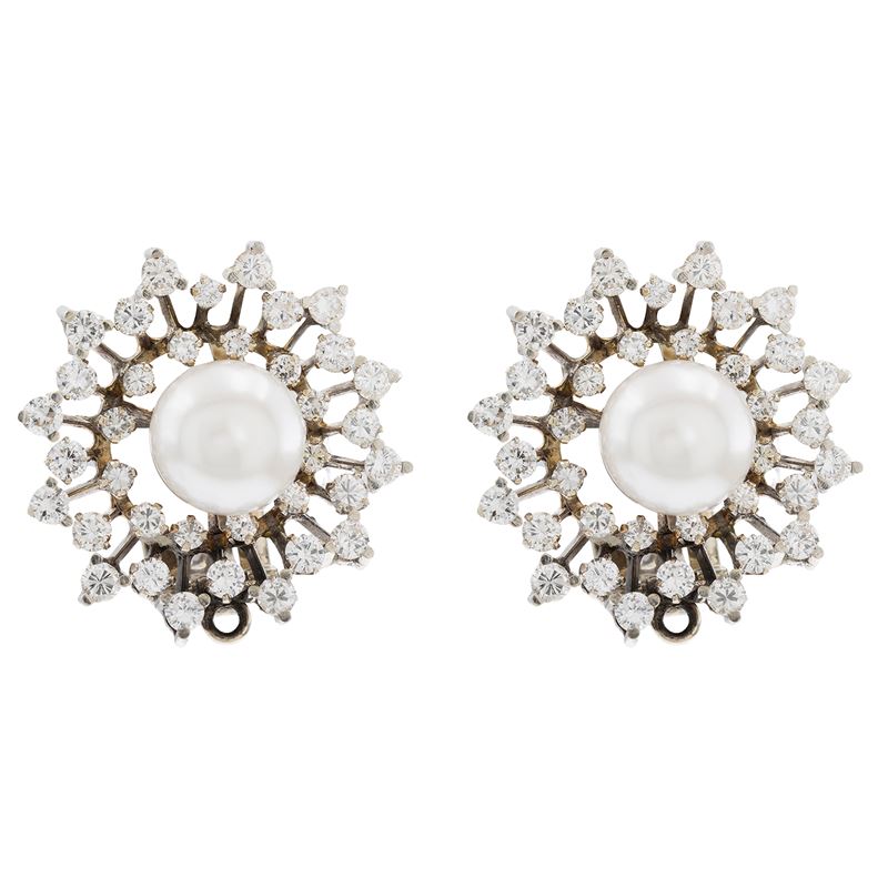 Orecchini a Lobo in Oro Bianco 18kt con Perle e Diamanti