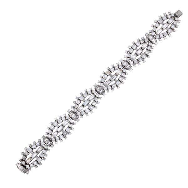 Bracciale a motivo geometrico in platino e diamanti