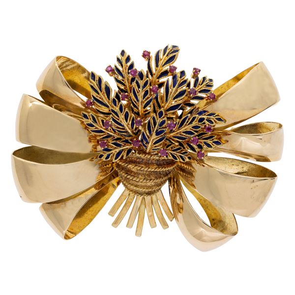 18kt yellow gold floral motif brooch
