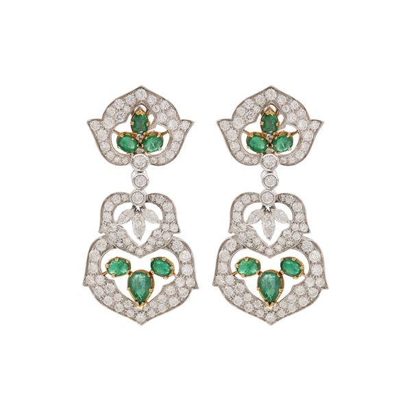 Orecchini pendenti in oro a due colori 18kt  (anni 70/80)  - Asta Gioielli e Orologi - Colasanti Casa d'Aste