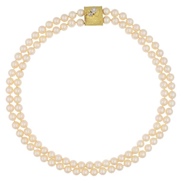 Collana a due fili di perle coltivate con chiusura in oro giallo e bianco 18kt