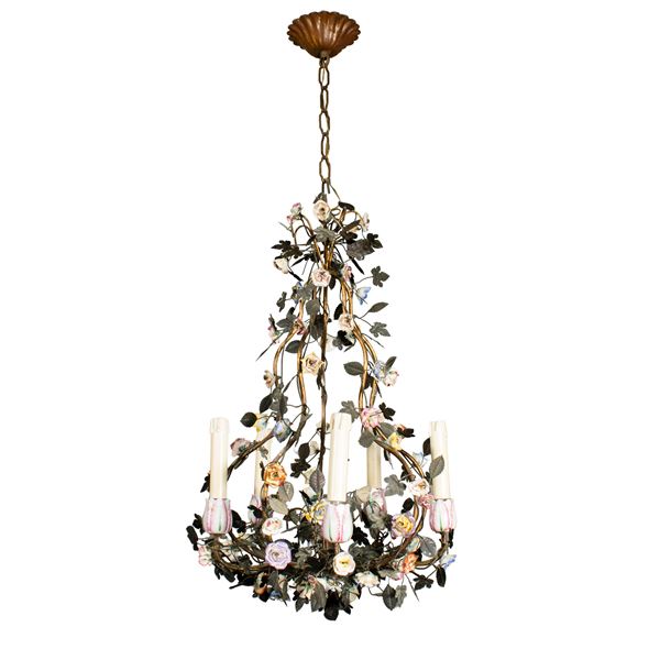 Lampadario in metallo e porcellana policroma a cinque luci  (Francia, XIX - XX Sec.)  - Asta Dipinti Antichi e Fine Art - Colasanti Casa d'Aste