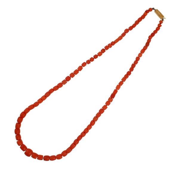 Antica collana di corallo a barilotti disposti a gradazione  (primi '900)  - Asta Gioielli e Orologi Web Only - Colasanti Casa d'Aste