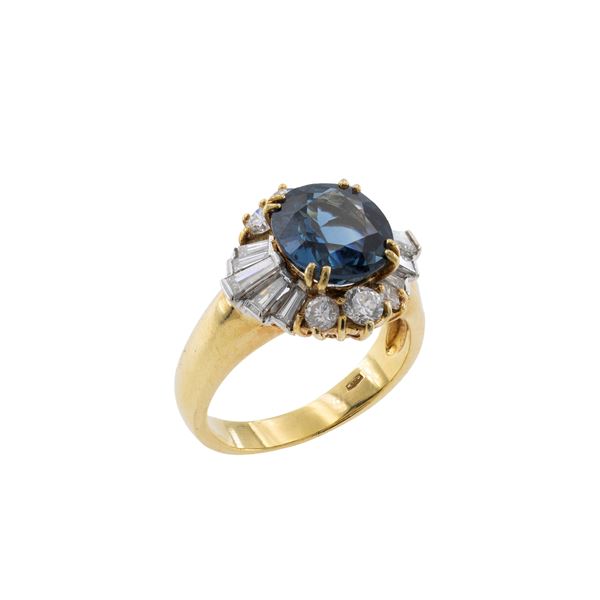 Anello in oro giallo 18kt con zaffiro naturale e diamanti