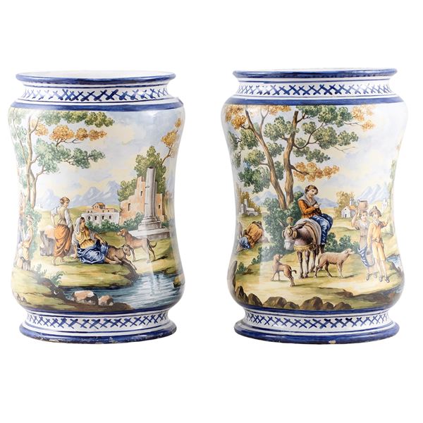 Coppia di vasi in maiolica