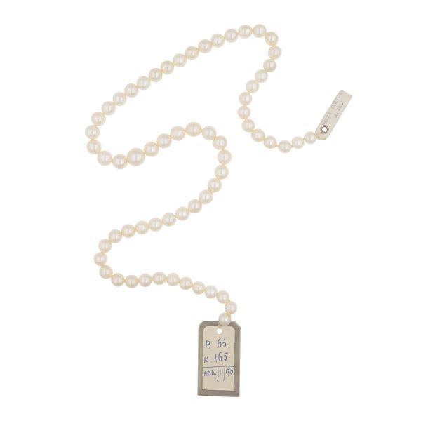 One strand of cultured pearls necklace