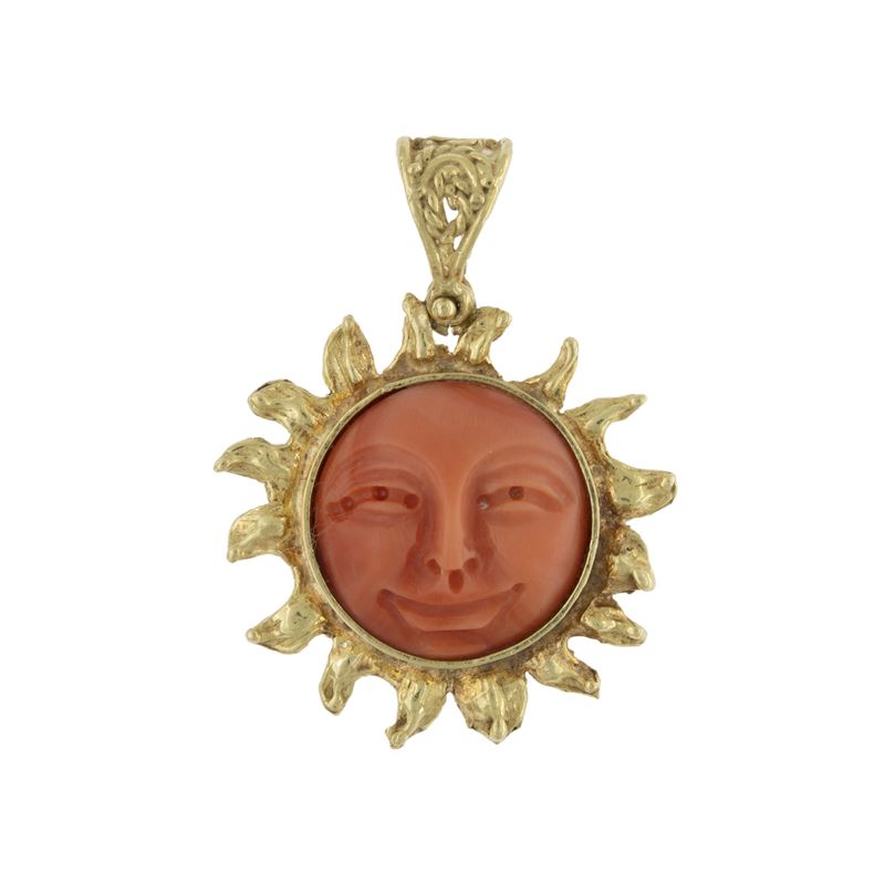 Pendente Sole in Oro Giallo 18kt e Corallo