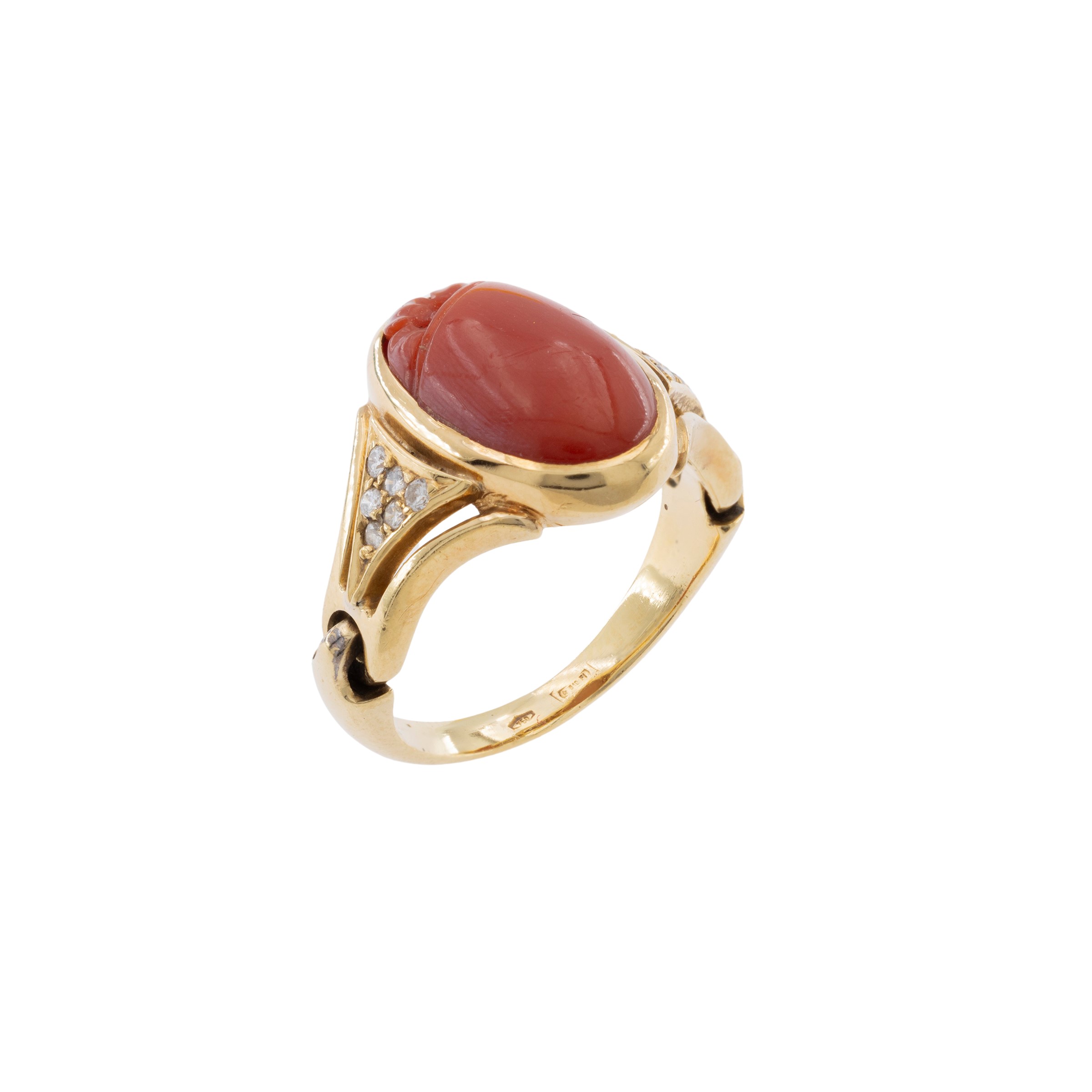 Anello in Oro Giallo 18kt e Corallo Scolpito a Motivo Floreale