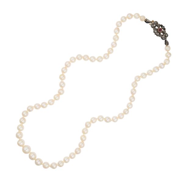 Collana ad un filo di perle coltivate a gradazione
