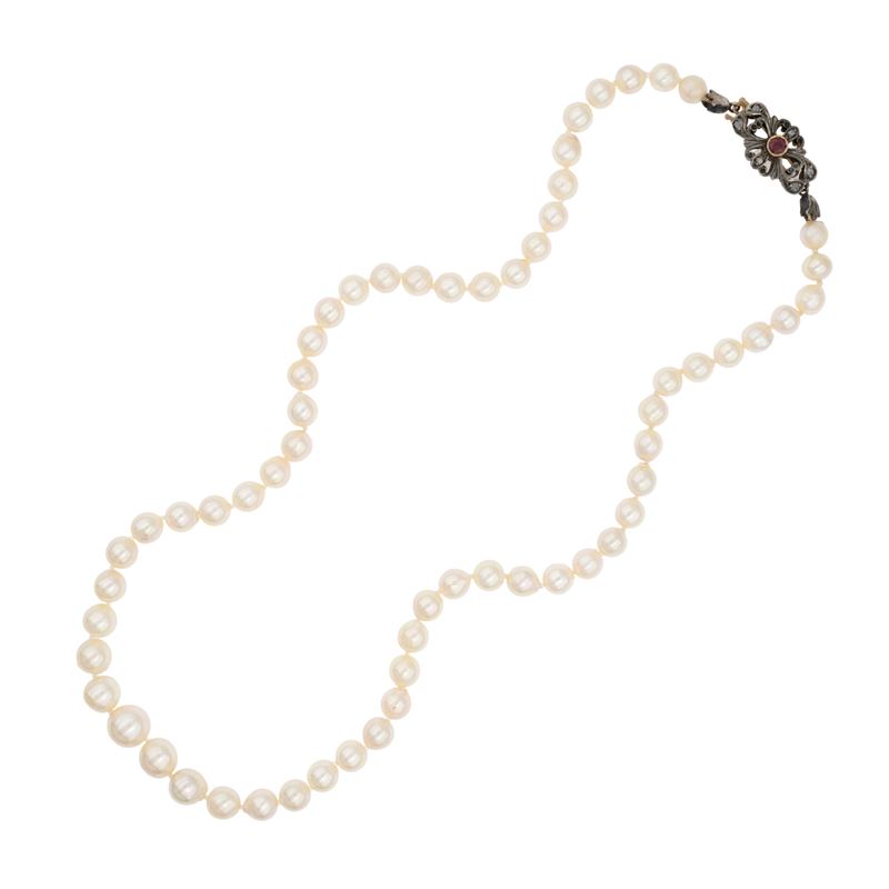 Collana ad un filo di perle coltivate a gradazione