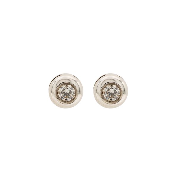 Orecchini boccole in oro bianco 18kt e due diamanti