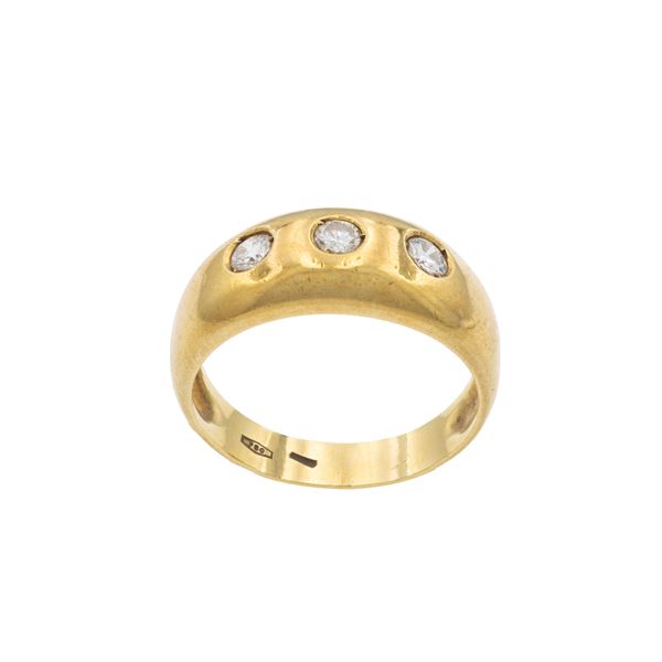 Anello in oro giallo 18kt e tre diamanti